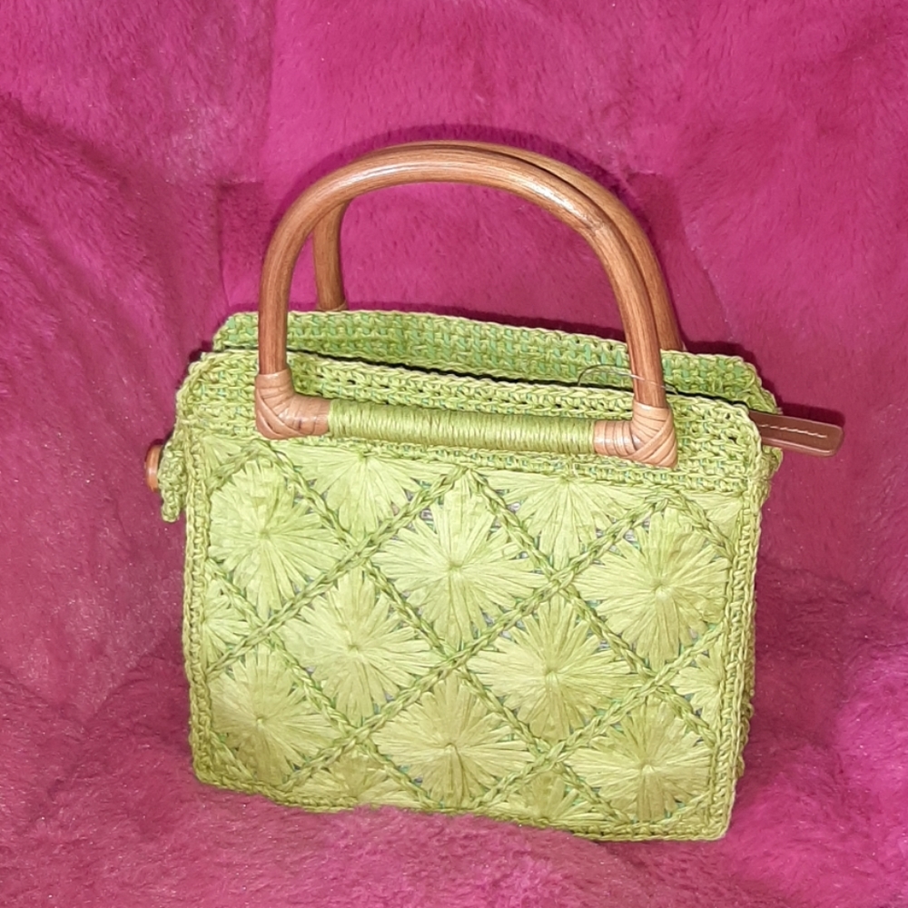 Fossil woven summer bag with wooden handle